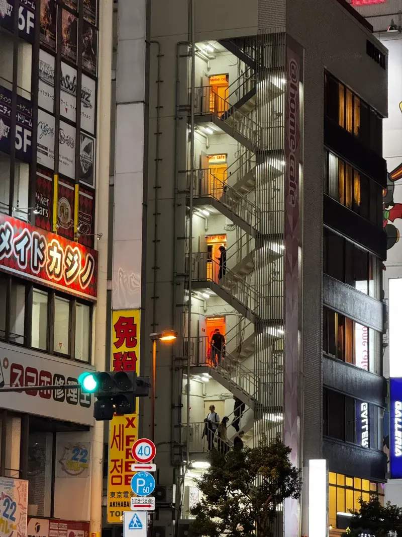 個室型カプセル宿泊